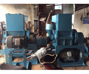 Máy băm nhựa phế liệu