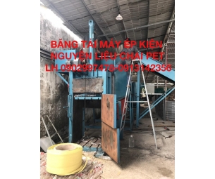 Băng tải máy ép kiện nguyên liệu chai PET