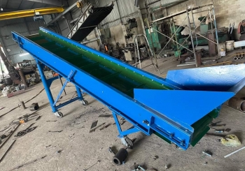 Băng tải cấp liệu ngành nhựa có thể sử dụng cho nguyên liệu nào?