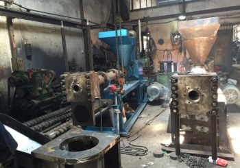 Lắp đặt dây chuyền sản xuất hạt nhựa tái chế theo yêu cầu