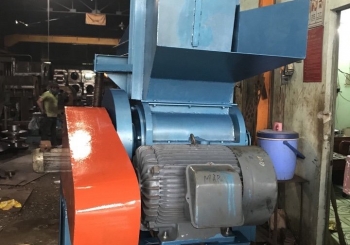 Máy băm nhựa 2 trục là gì và có ưu điểm gì nổi bật?