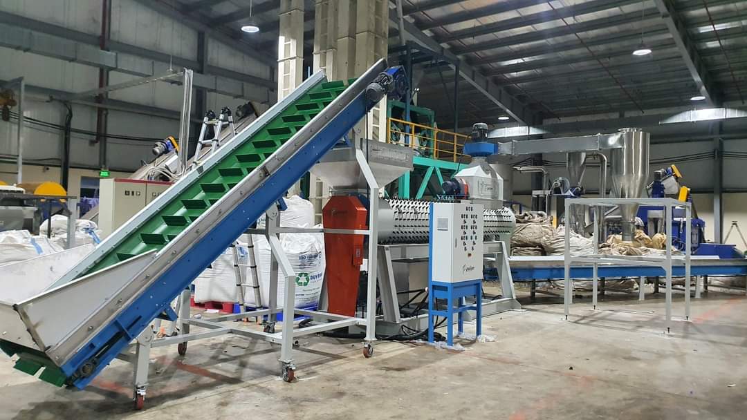 băng tải cấp liệu ngành nhựa