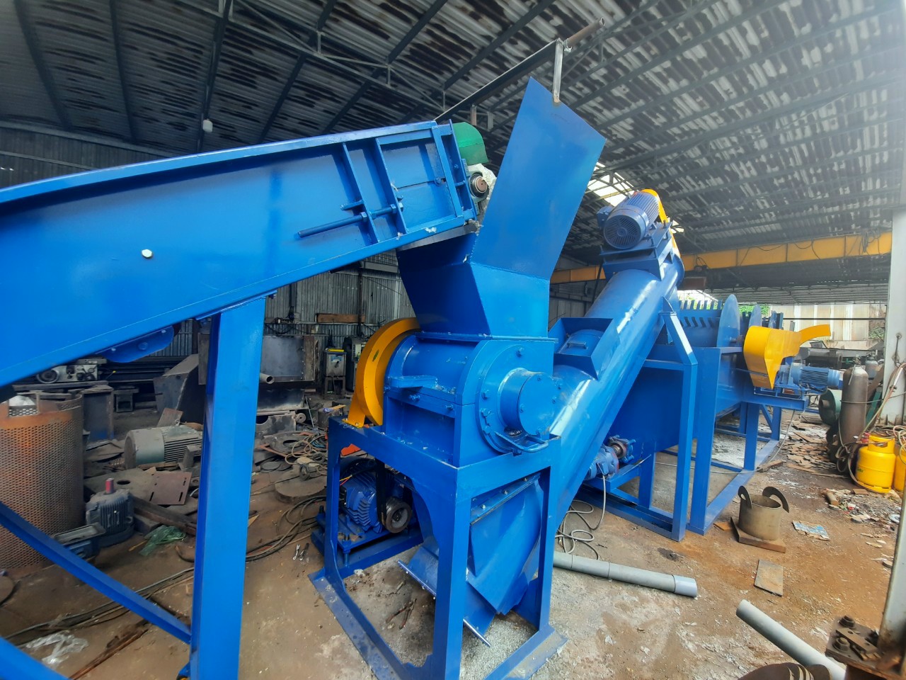 băng tải cấp liệu ngành nhựa