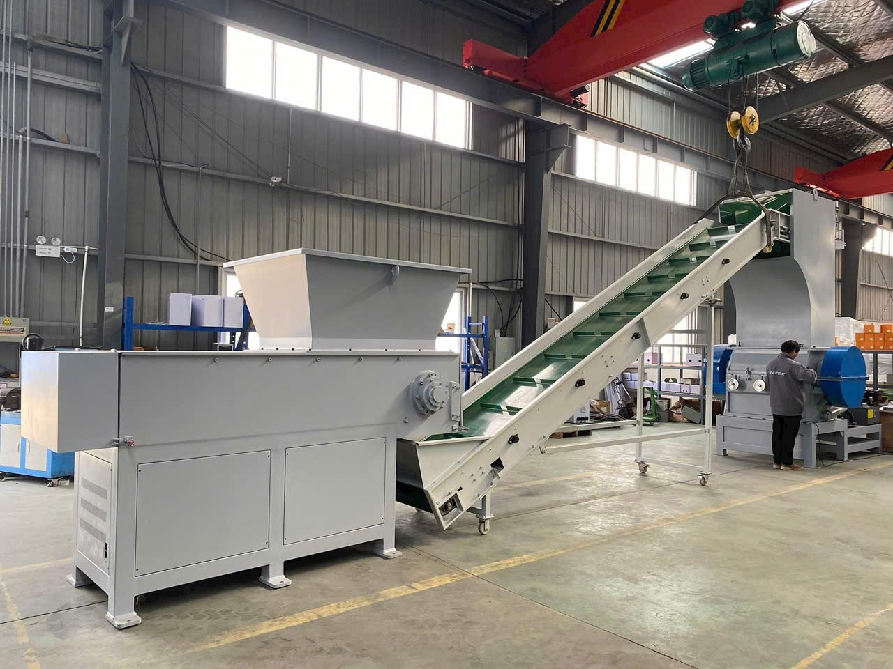 băng tải cấp liệu ngành nhựa