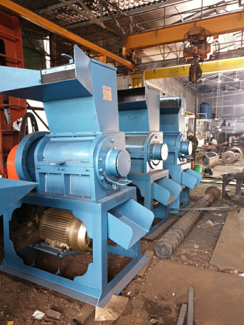 máy băm nhựa 2 trục